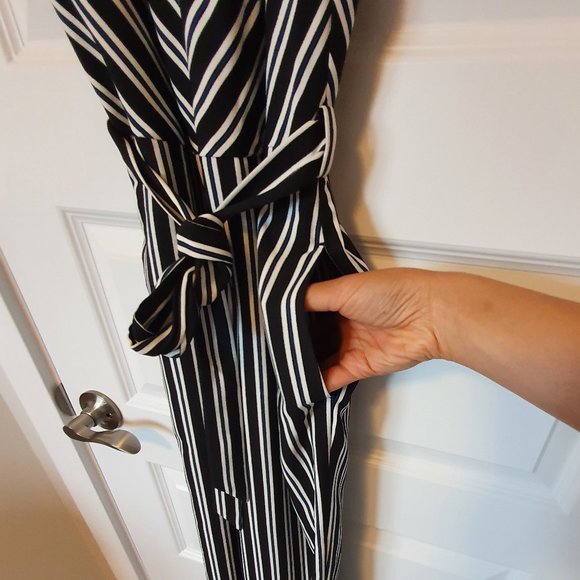 NWOT - Banana Republic jumpsuit (size 2) - Picture 4 of 5